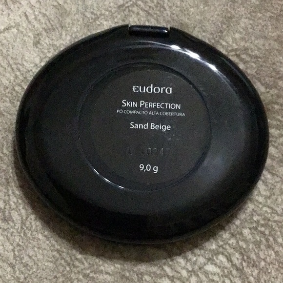 New Eudora Skin Perfection Compact - Picture 3 of 3